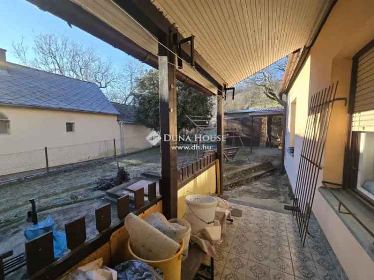 82 m2-es családi ház Pécs Somogyban 1754 m2-es telken