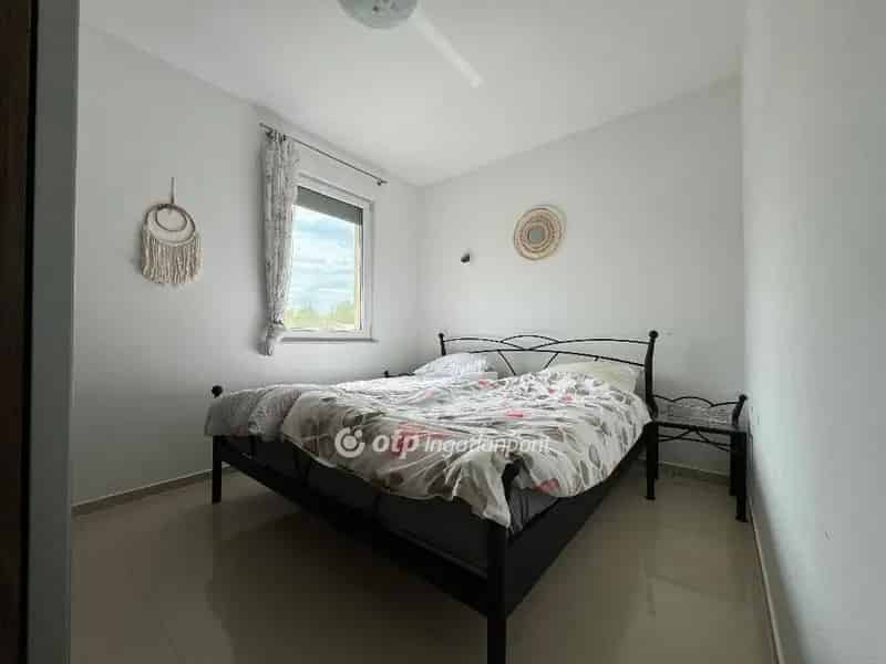 Horgásztóparti ház Hövejen 62m2 3 telekkel