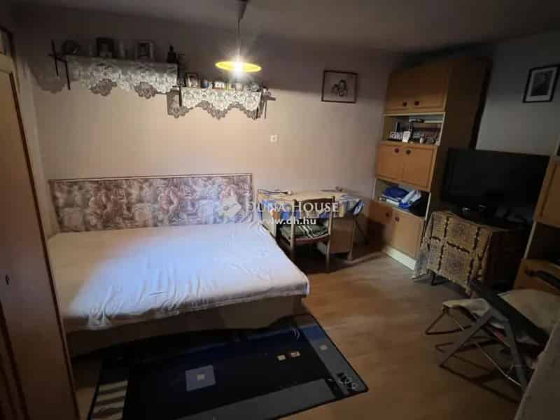 60 m2-es parasztház eladó Zámolyon 702 m2-es telken