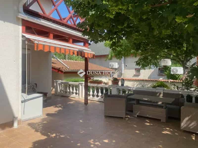 Taksony Kertvárosi Családi Ház Eladó - 390m2 - Kétgenerációs