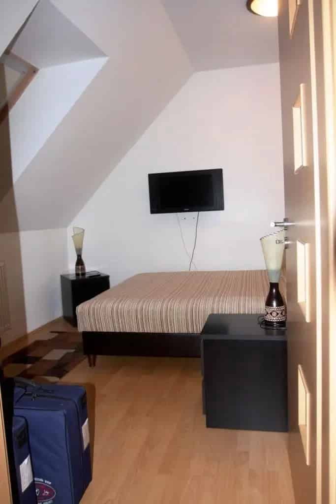 50m2-es Bútorozott Lakás 1 Főnek vagy Párnak Teremgarázzsal