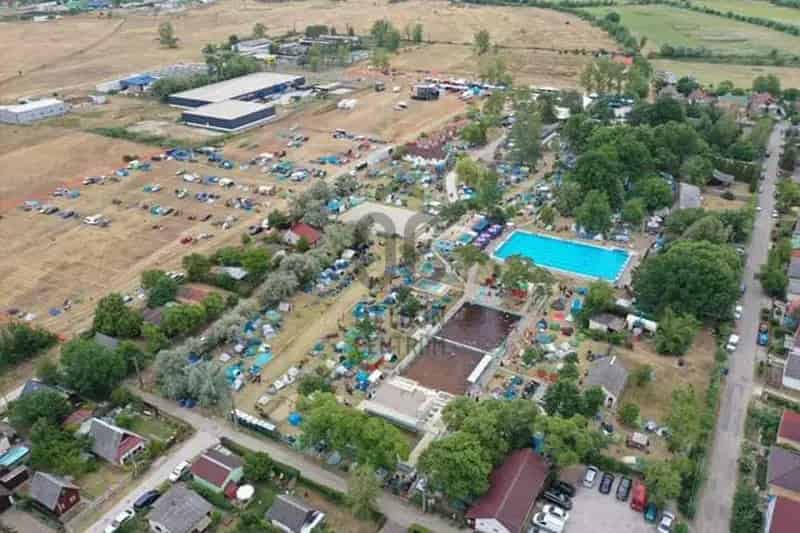 Eladó nyaraló Tiszaföldváron - 3 szoba, terasz, medence