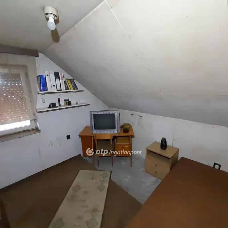 Tolna város 4 2 szobás ikerház eladó felújítandó