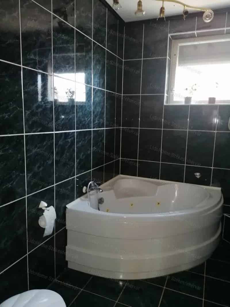Polgárdi családi ház eladó - 6 szoba, 2 fürdő, vállalkozásra alkalmas