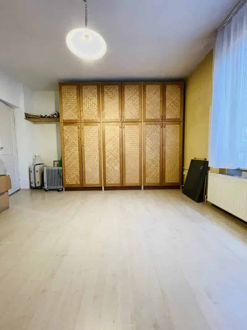 240nm-es 5 1 félszobás családi ház Ürömön eladó