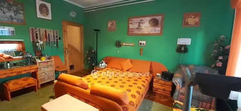 Szedérkényben 3 szintes családi ház és apartman eladó