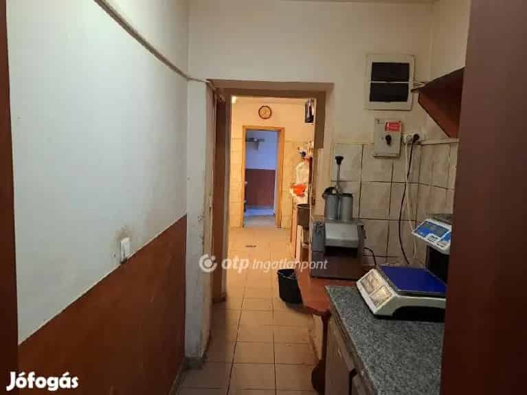 66 5 nm-es Üzlethelyiség Eladó Nyíregyháza Belvárosában Parkolóval