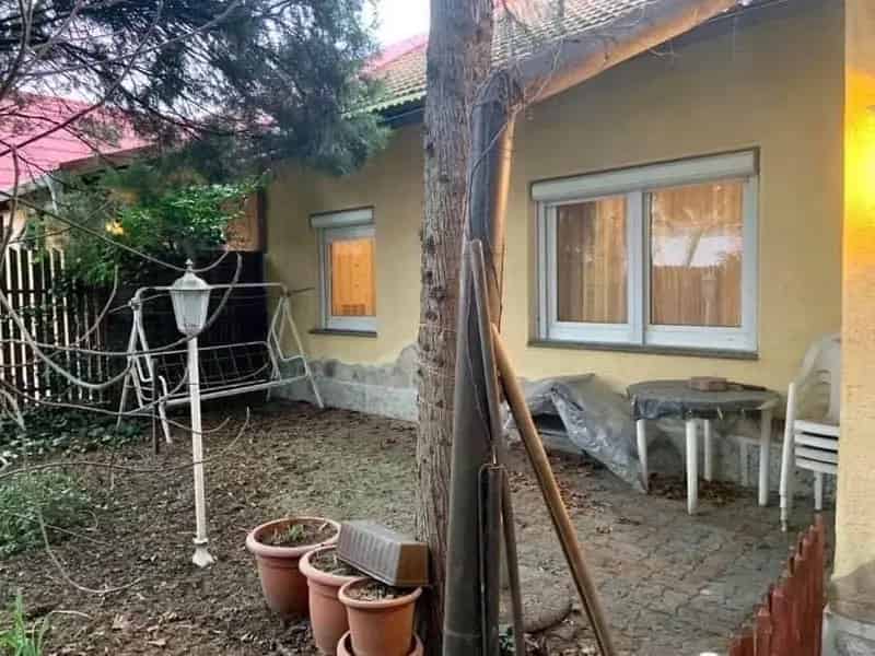 Nyíregyháza 2 szobás családi ikerház eladó garázzsal és terasszal