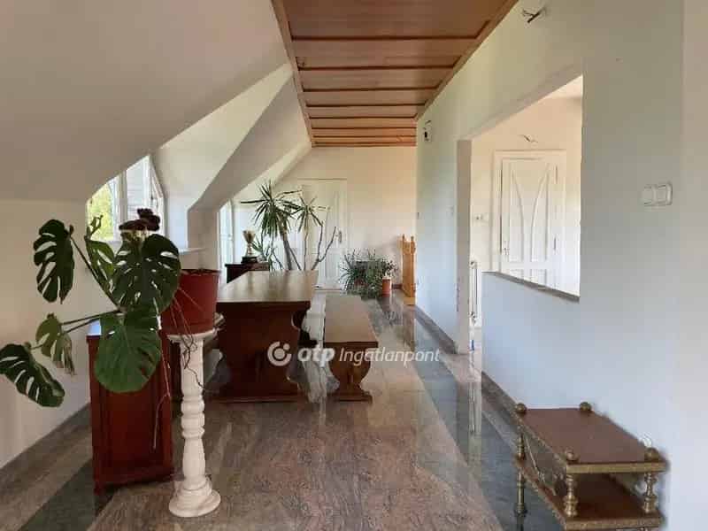 Vízparti Luxusvilla Eladó Felújítandó Állapotban