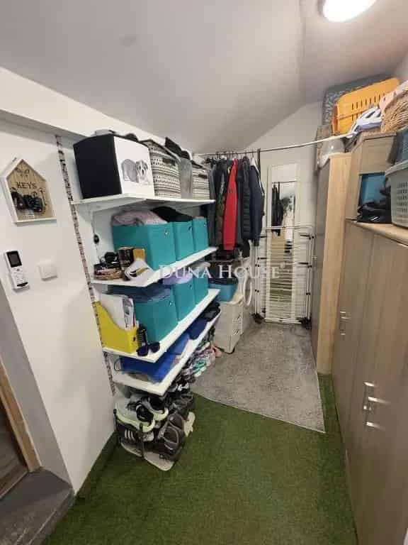 Patacson felújított családi ház napelemekkel panorámás terasszal