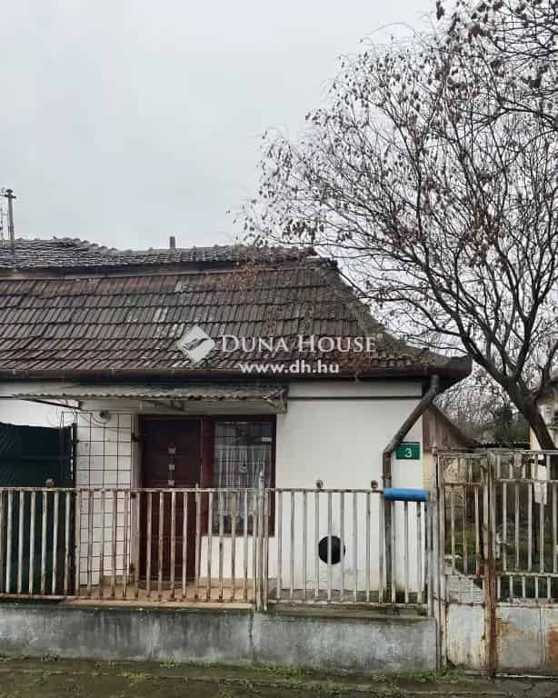 Újszász 63nm-es Felújítandó Családi ház Eladó