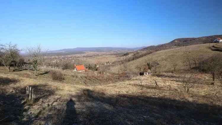 Eladó zárkerti telek panorámás kilátással Tapolcán