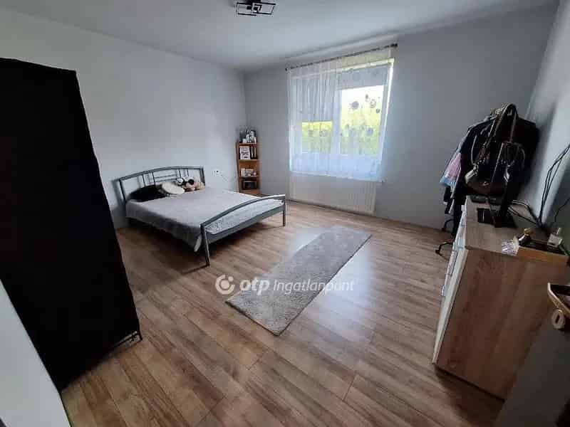 Felújított 81 m2-es téglaház Fegyverneken