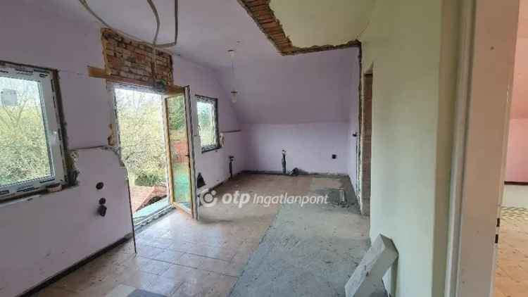 Felújítandó 3 szintes ház Bogácson - Apartman vagy családi otthon