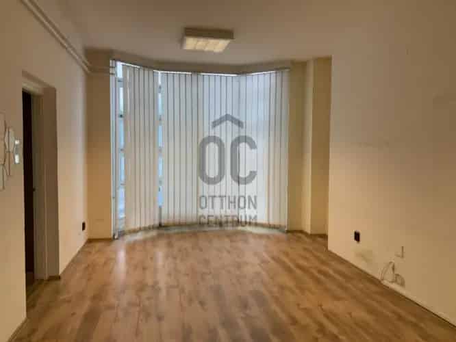 Budapest II kerületi eladó kereskedelmi ingatlan 313m2 iroda 174m2 raktár