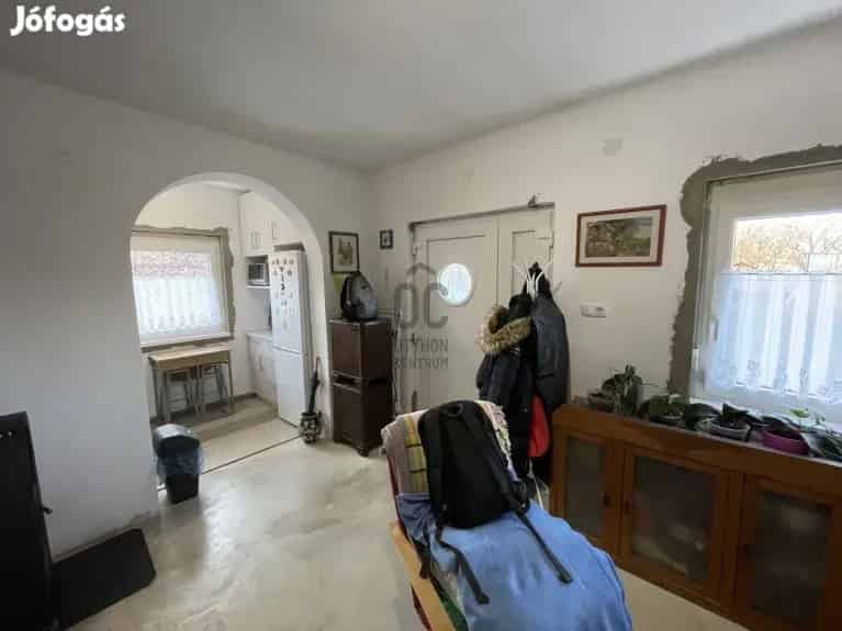 Szekszárdi eladó tégla tanya - lakható, 2 szintes, 1438 m2 telekkel