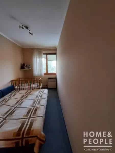 Üllésen eladó családi ház 972 m2-es telken