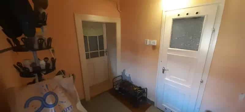 Apci két felujítandó ingatlan 928 m2-es telken
