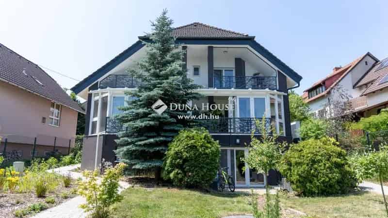 Balatonfured Luxus Családi Ház Eladó Medencével