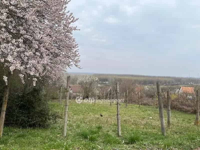 Szekszárd külterületén építési telek eladó