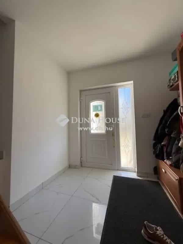 170 nm-es 2 Lakásos Családi Ház Vecsésen - Felújított