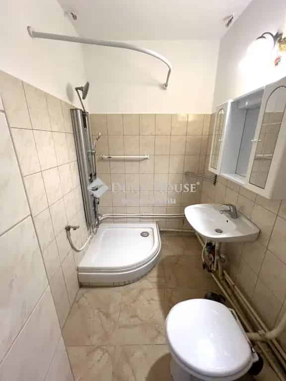 Komló Szilvási rész 39nm-es 1 5 szobás lakás eladó