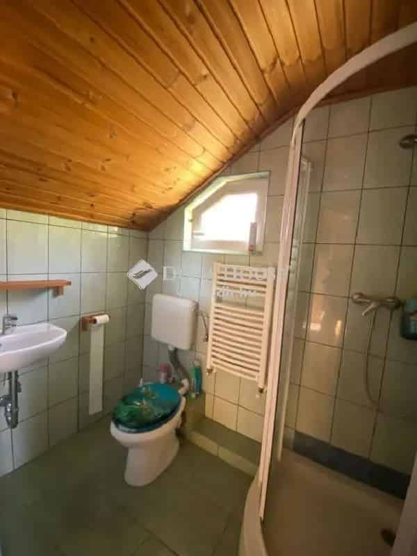 Tordas 220m2-es 2 szintes családi ház eladó