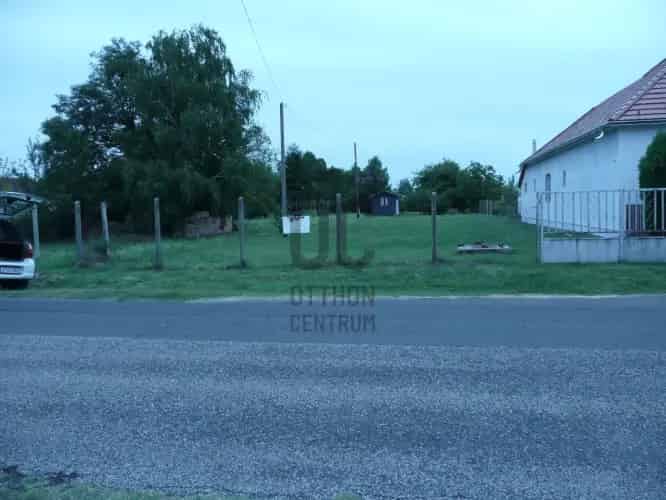 Balatonfenyvesi eladó telek 800 m2 - kiváló beépíthetőség