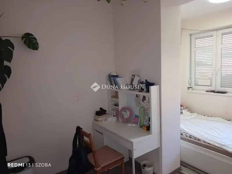 Vecsésen 69 m2-es 4 szobás házrész eladó felújított állapotban