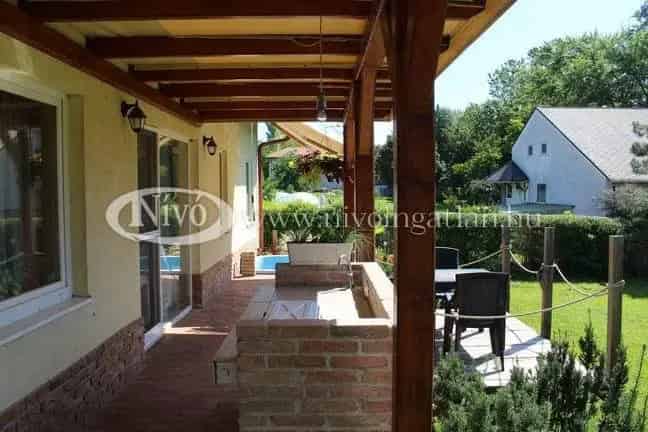 Csopaki családi ház eladó - 110 m2 - medence - garázs