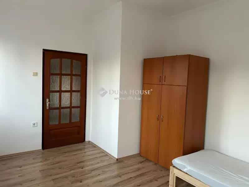 75 nm-es Apartman Debrecenben Garázzsal és Udvarral