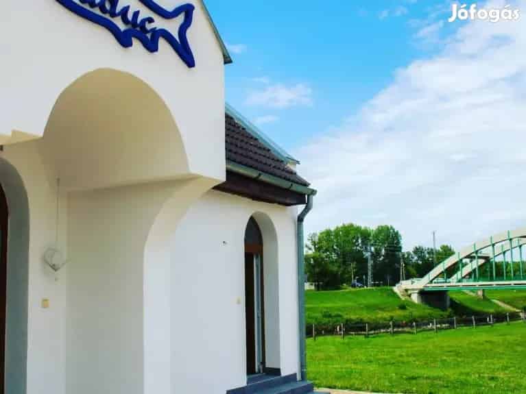 Sárvári Étterem Eladó - 6400 nm-es Telken