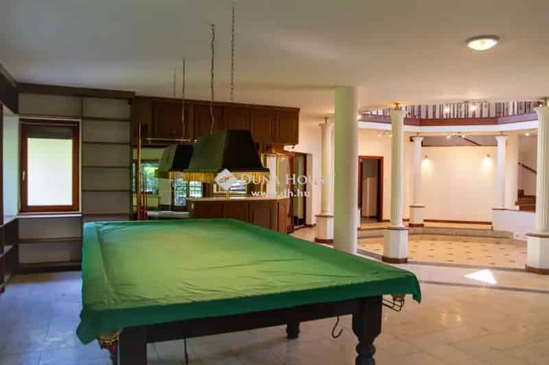 400 m2-es családi ház úszómedencével Veresegyházán