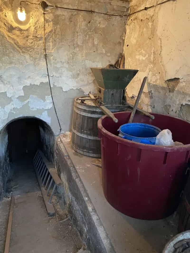 Eladó Borospince Edelény Közelében Isten-hegyen