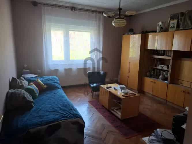 Újudvari családi ház eladó nagy melléképületekkel