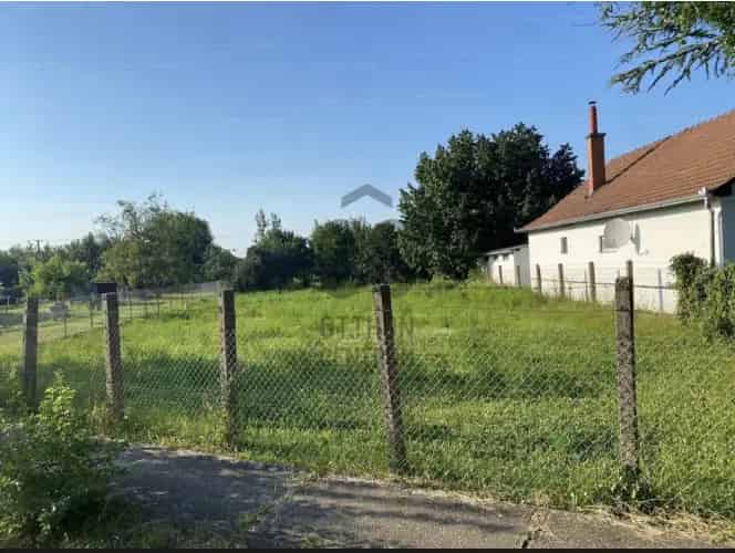 Tiszacsege eladó telek vizközelben termalfurdohoz kozel