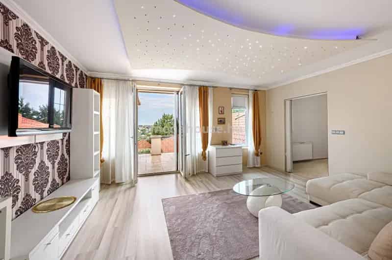 Amerikai Luxusvilla Erdligeten - 700nm-es Panorámás Ingatlan
