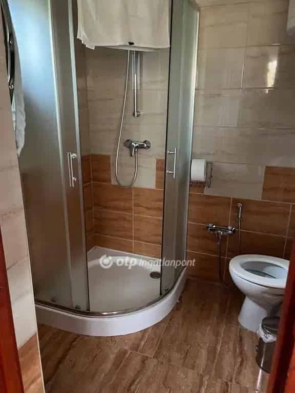 60 m2-es 3 szintes nyaraló eladó Magyarhertelenden