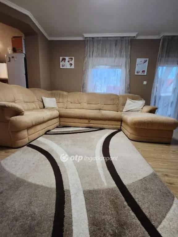 Tököl családi ház eladó 106 nm medence kandalló 4 szoba