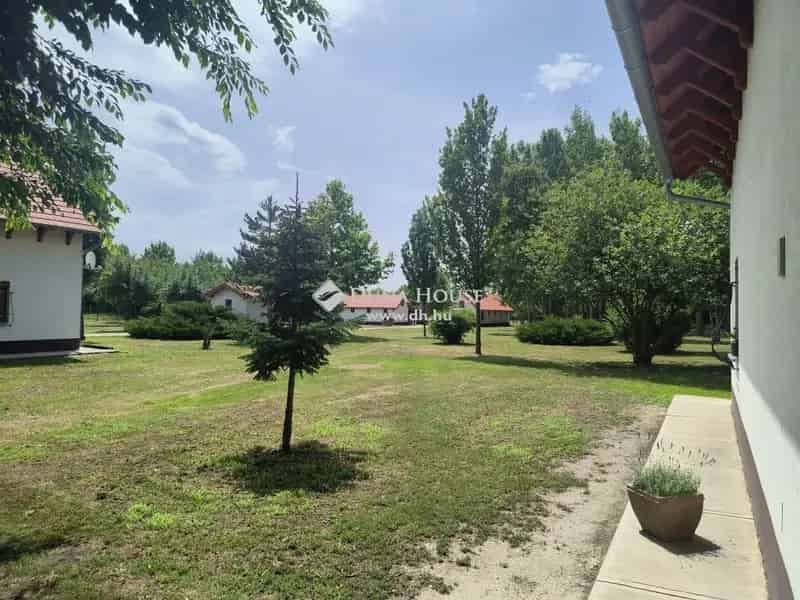 Szentesi birtok eladó 2 apartmannal és 45 hektár területtel