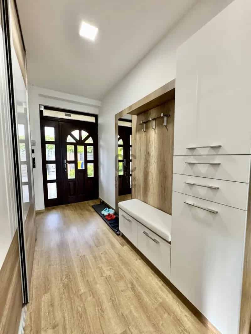 Péceli Luxus Családi Ház Eladó - 240nm 900nm-es Telken