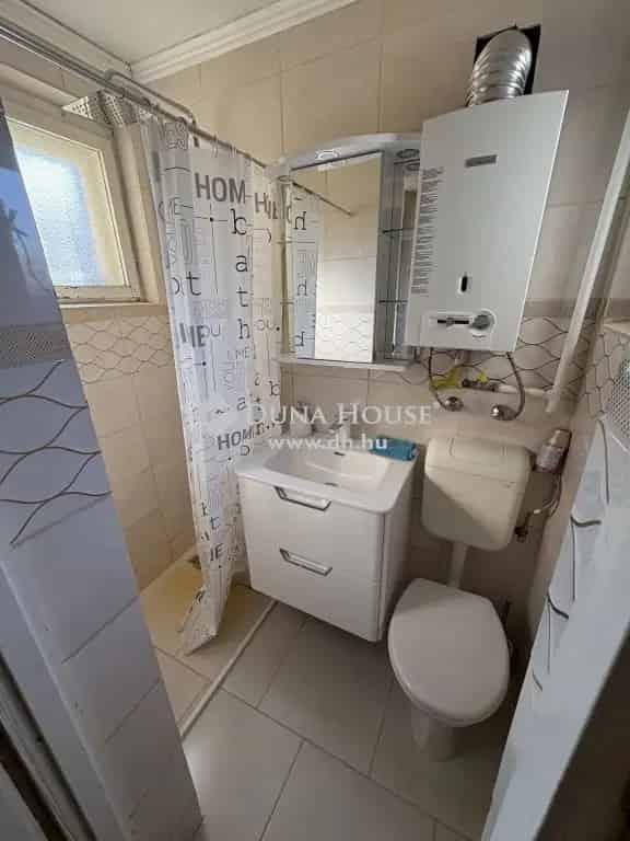 Pécel Isaszegi út Tégla lakás eladó felújítandó