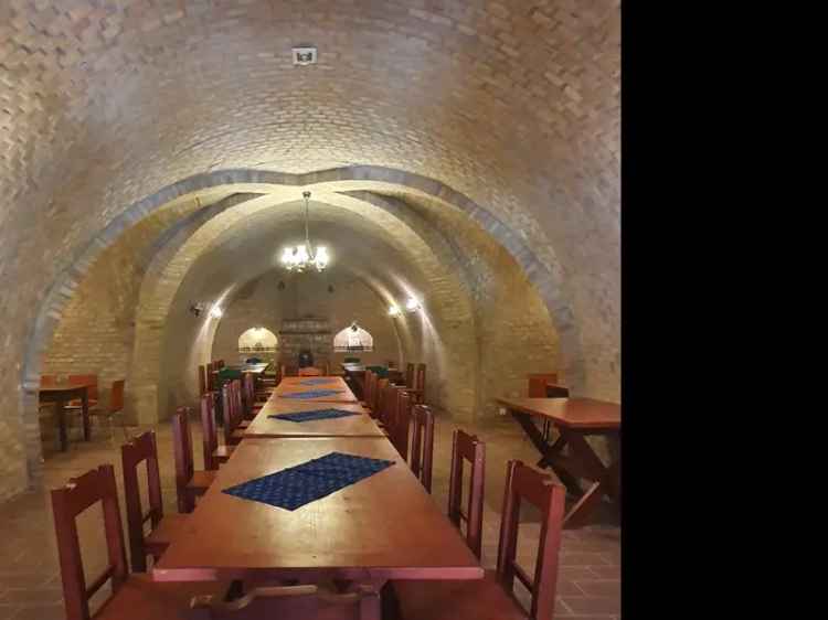Eladó borozó-étterem-rendezvényközpont Zamárdiban szép környezetben