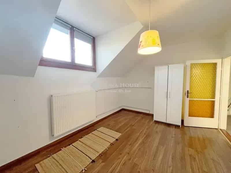Rum családi ház eladó 930 nm-es telken