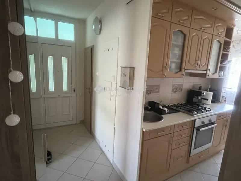 60m2-es 3 szobás felújított lakás Székesfehérvár belvárosában