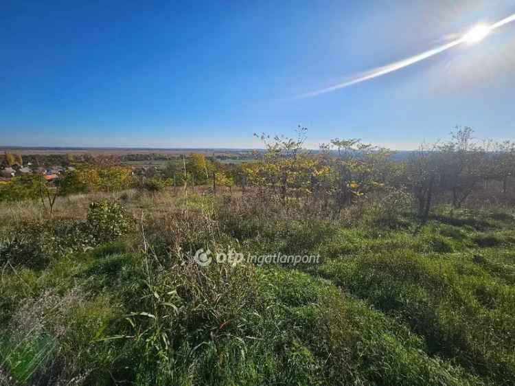 Családi ház eladó panorámával a Velencei-tóra Pákozdon