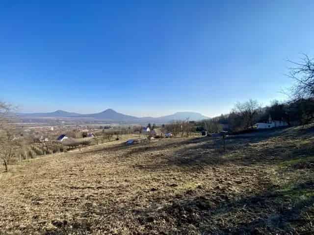 Szent György-hegy panorámás zártkerti telek eladó