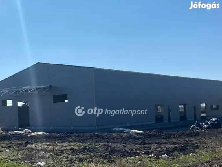 1000m2-es Daruzható Acél Csarnok Eladó