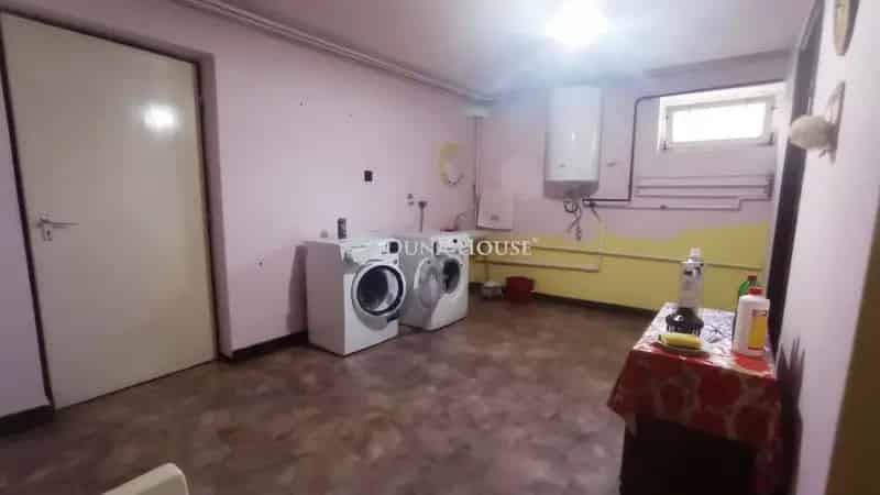 380 m2-es 3 szintes családi ház eladó Zalakaroson