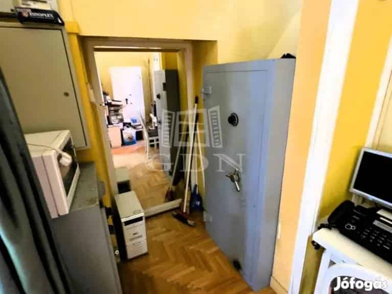 Eladó üzlethelyiség Veszprém Kossuth Lajos utca